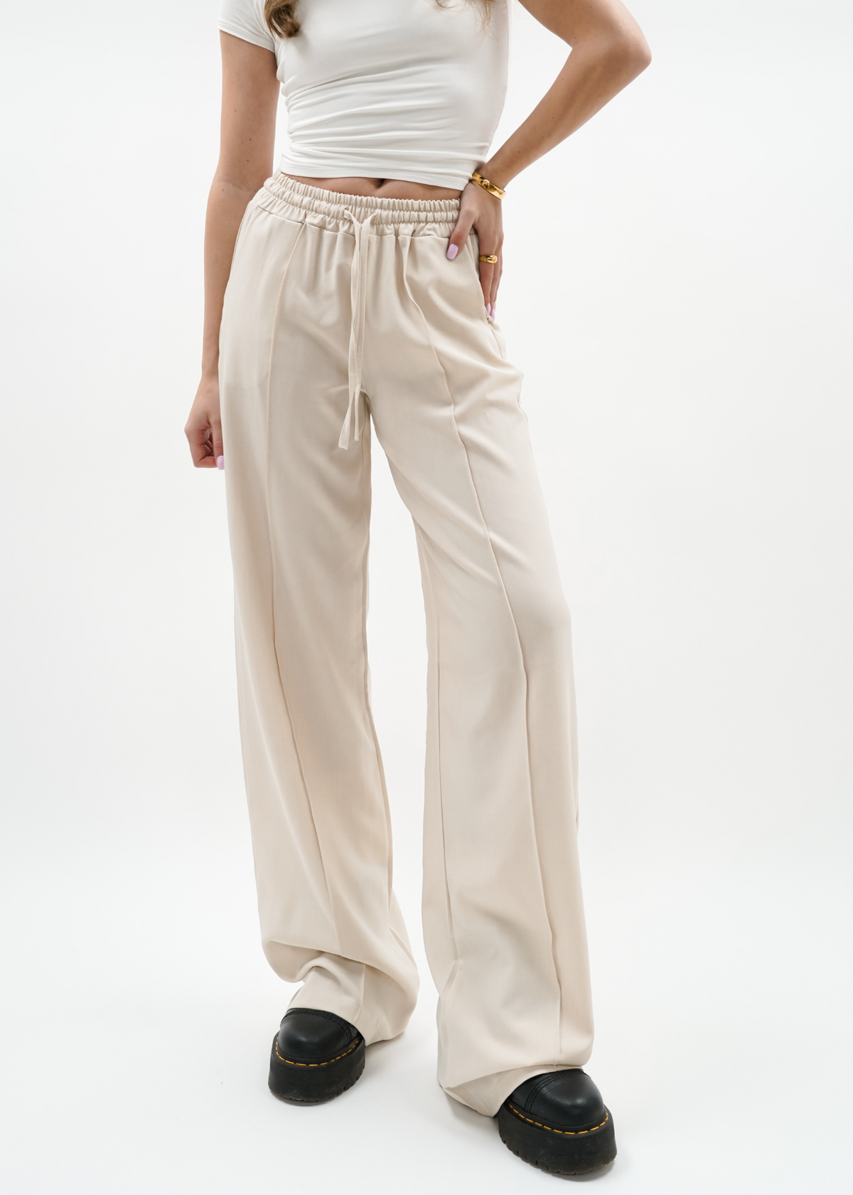 Flowy pants met pressfold (tall) crème
